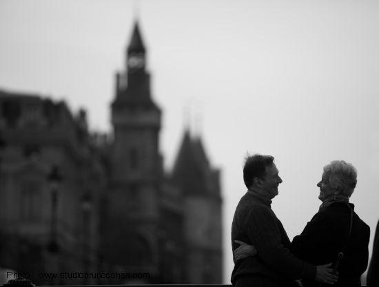 portrait couple senior paris noir et blanc