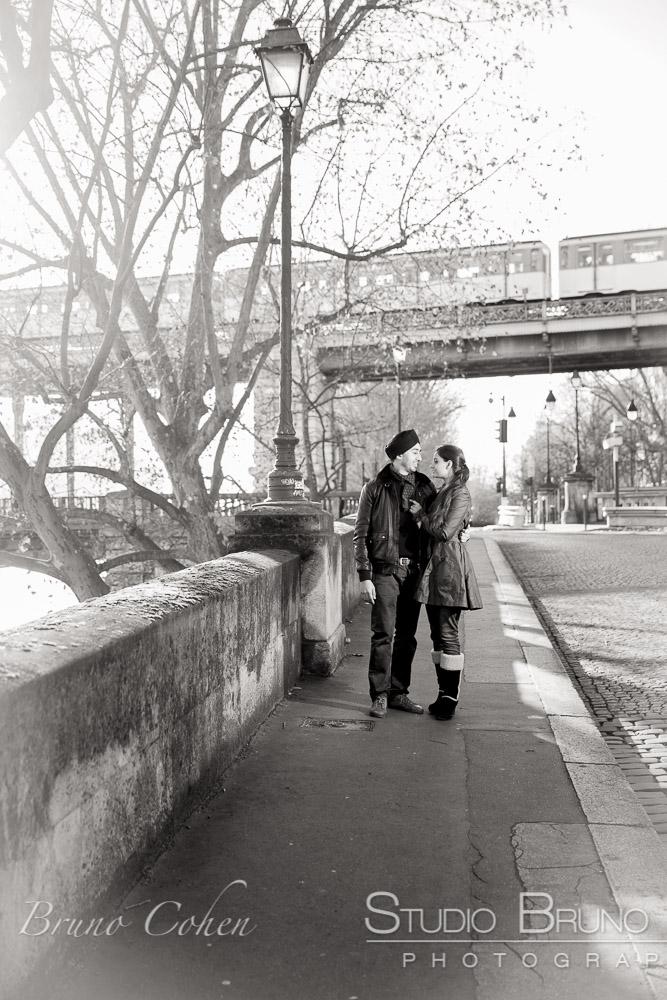 couple portrait photographer Paris