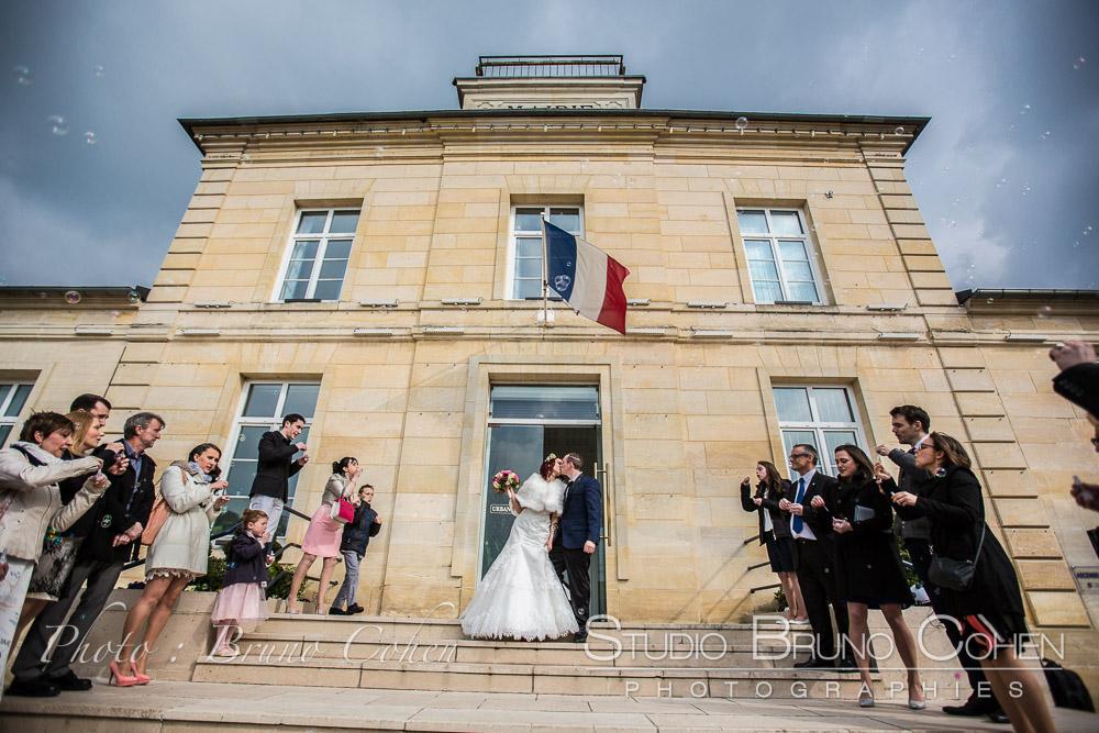 Mariage mairie Gouvieux sortie des mariés