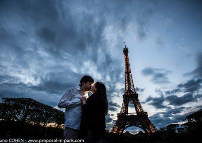 proposal-in-paris-engagement-photographer-eiffel-tower-sky